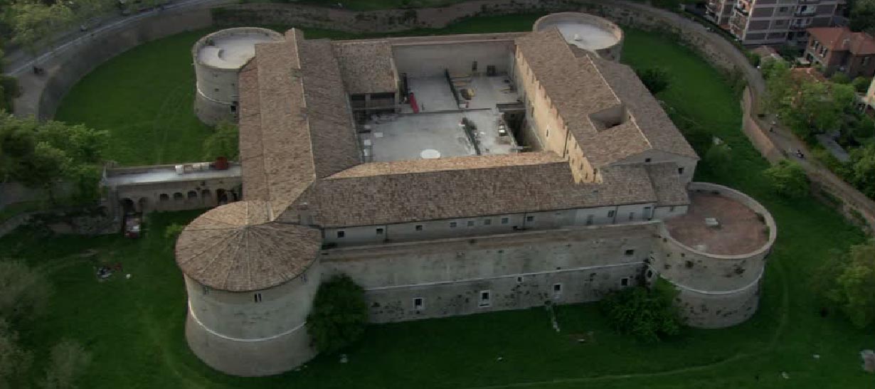 Centro storico città di Pesaro, a Pesaro in bicicletta con la bicipolitana, la bicipolitana a pesaro in tutta la città